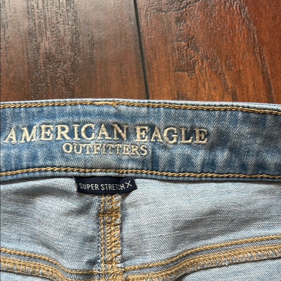 American Eagle Super Stretch Light Wash Denim Shorts, size 4 - Picture 2 of 4